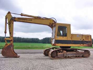 Аренда гусеничного экскаватора Caterpillar 215 габарит